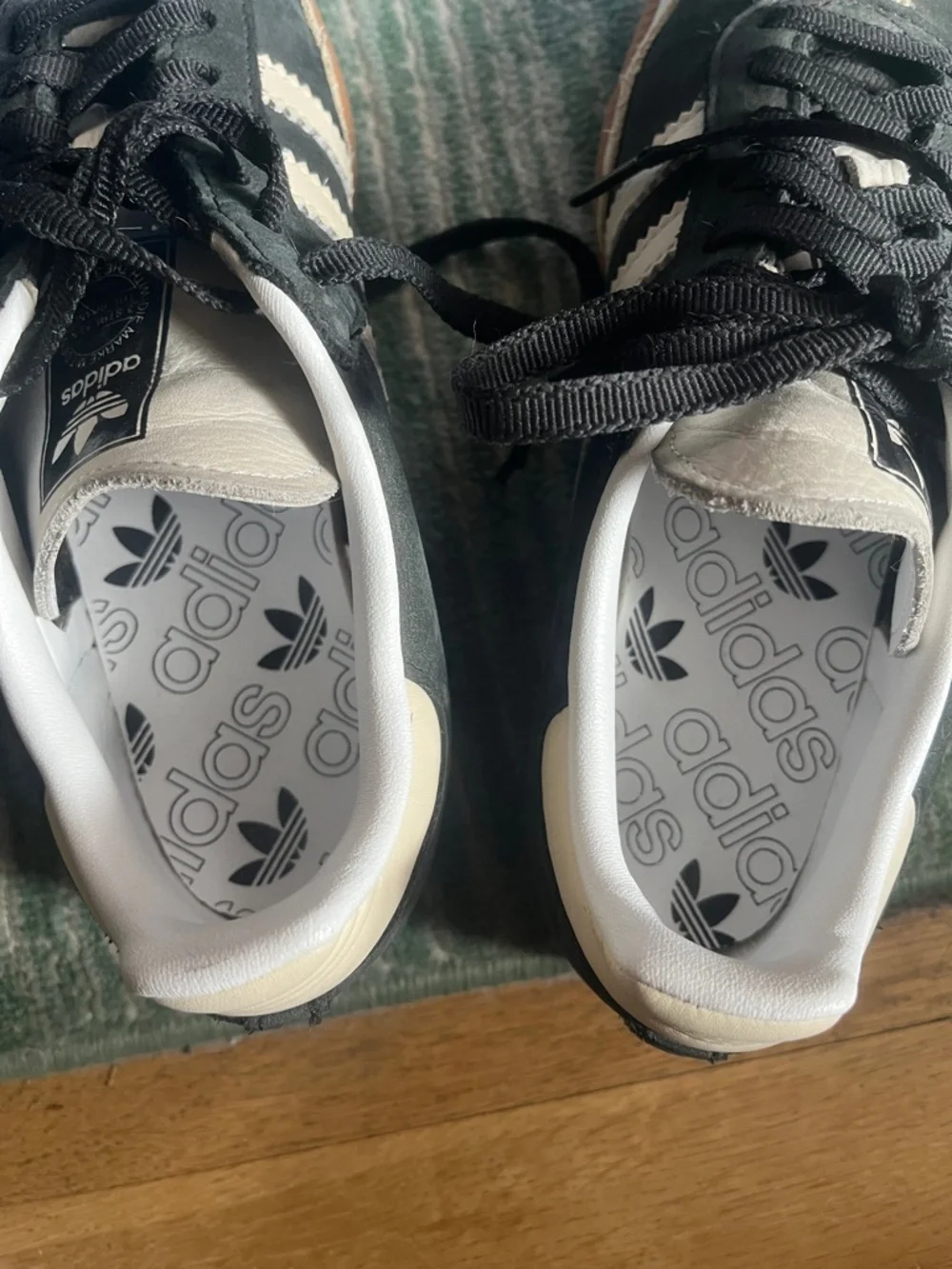 Adidas Sambas in black and cream with cream toe - size 6.5 - Picture 7 of 8